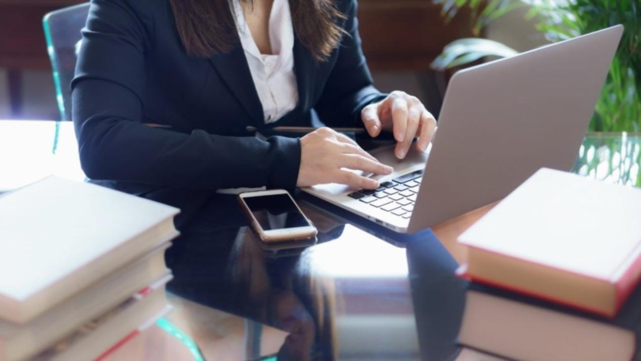 Professional sales training environment with interactive learning setup